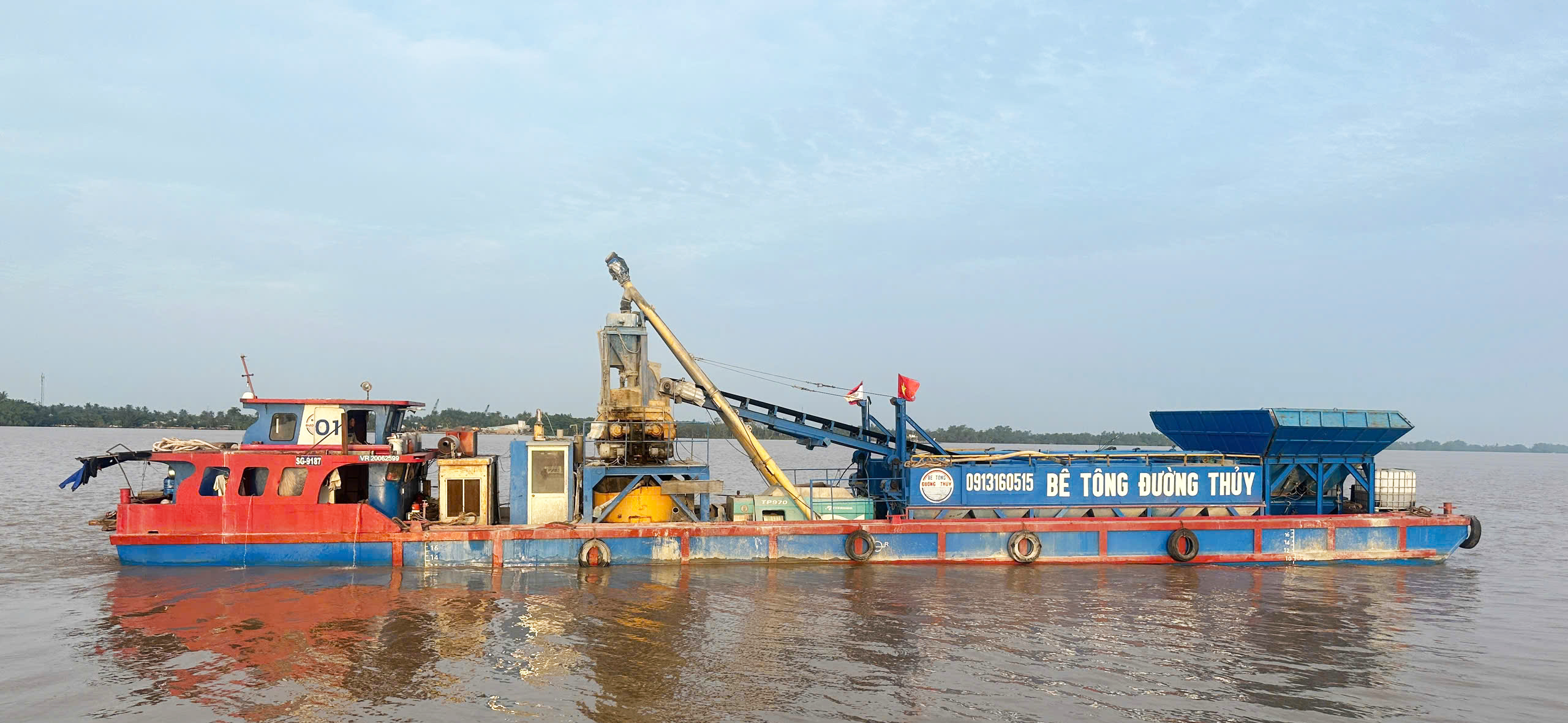 TÀU TRẠM TRỘN BÊ TÔNG SỐ 01