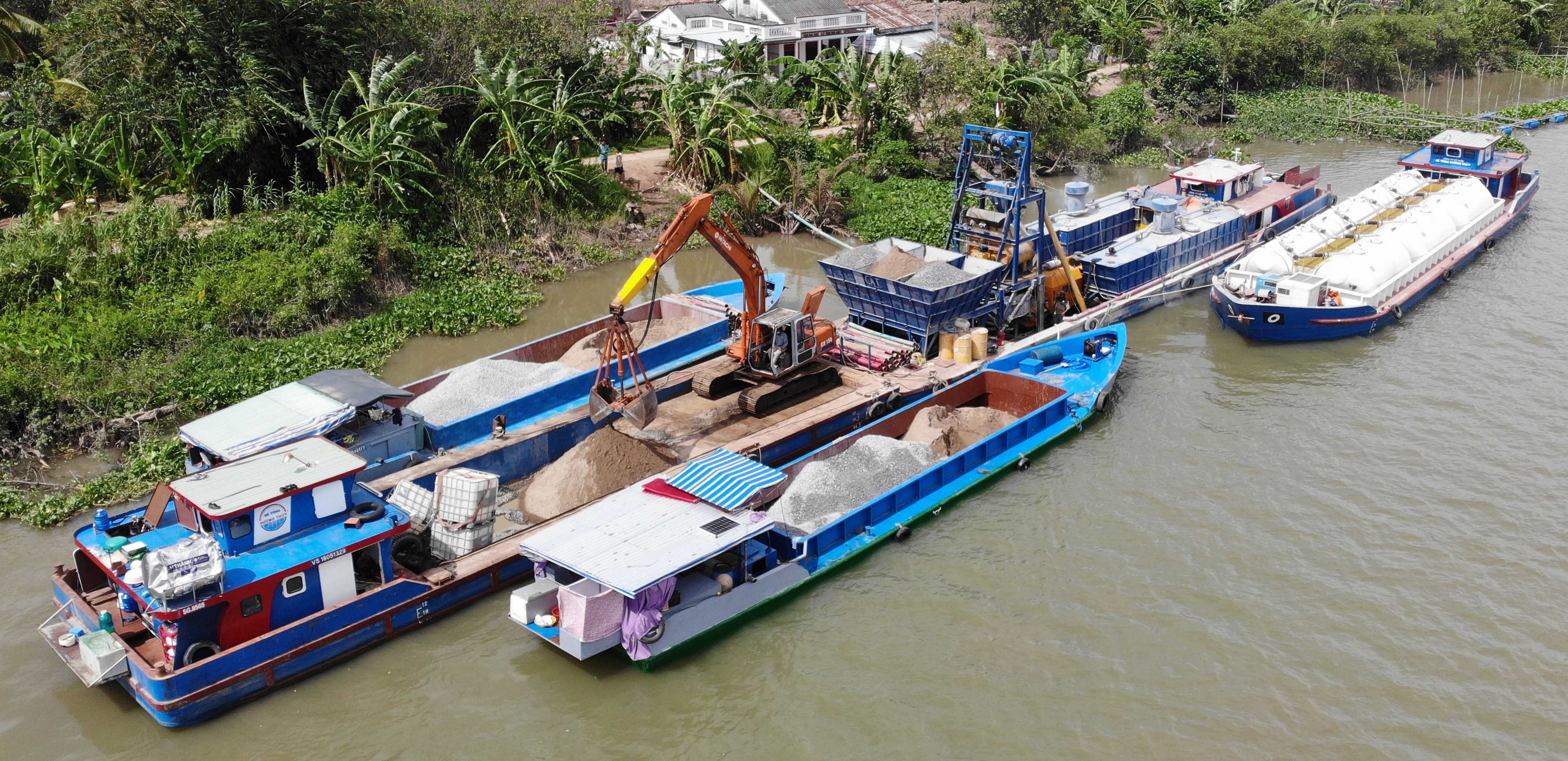 TÀU TRẠM TRỘN BÊ TÔNG SỐ 02