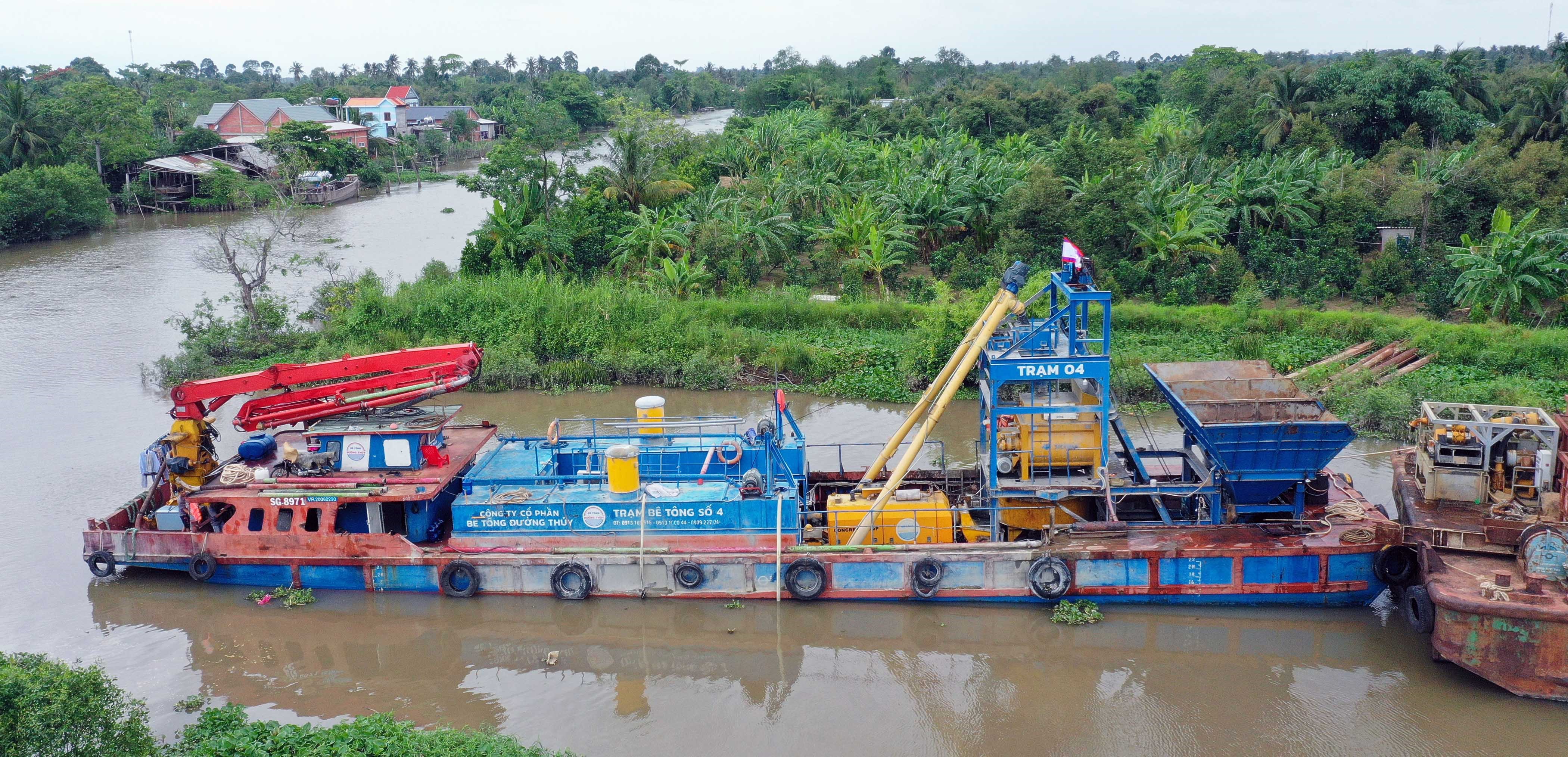 TÀU TRẠM TRỘN BÊ TÔNG SỐ 04