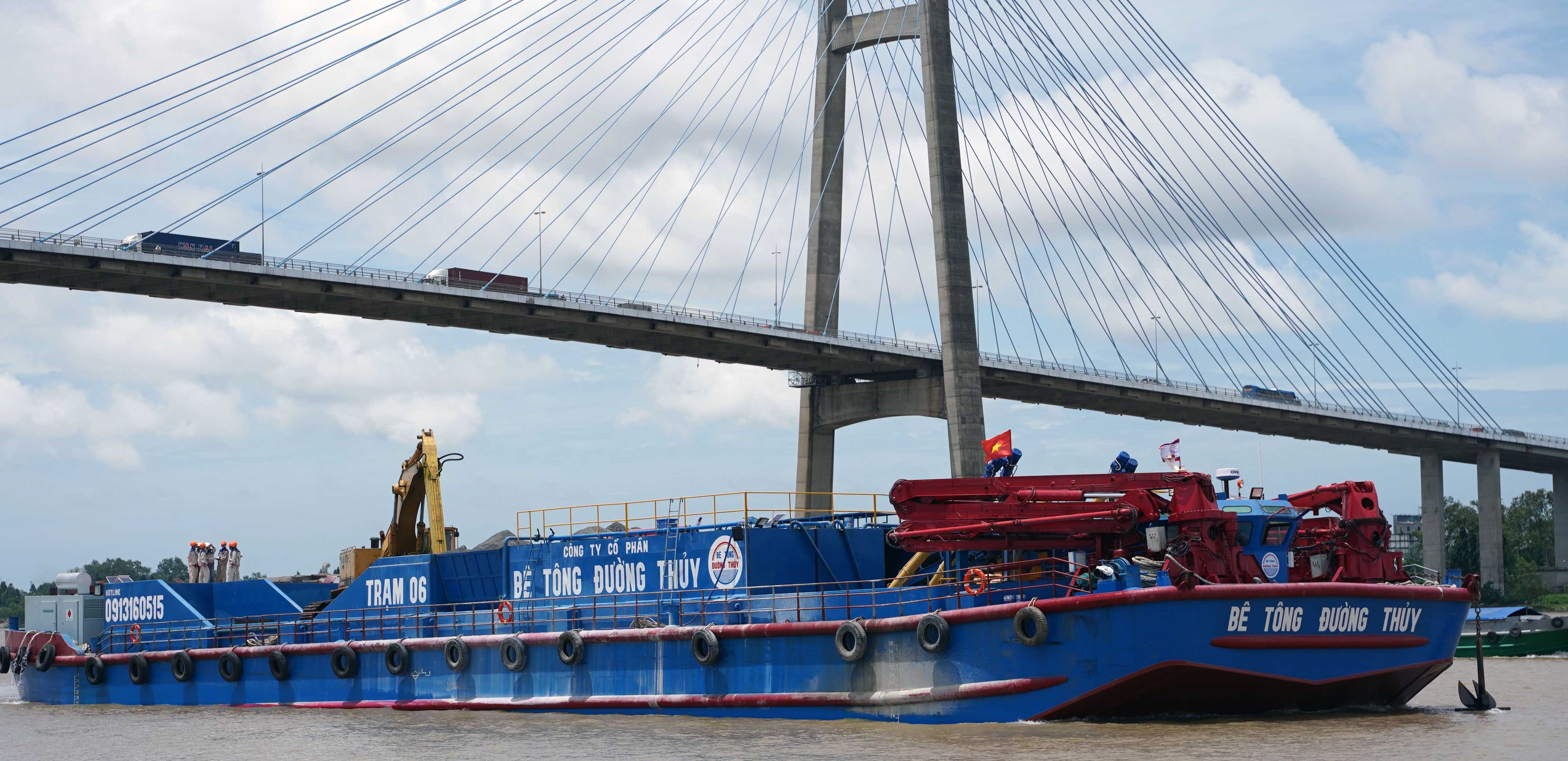 TÀU TRẠM TRỘN BÊ TÔNG SỐ 06
