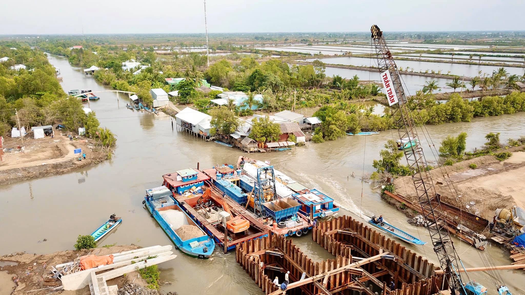Hệ thống 9 cống ngăn mặn