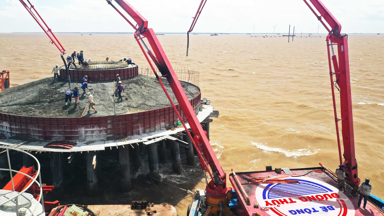 Cấp bê tông trụ điện gió trên biển